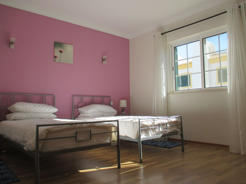 Spacious Townhouse Paderne for rent