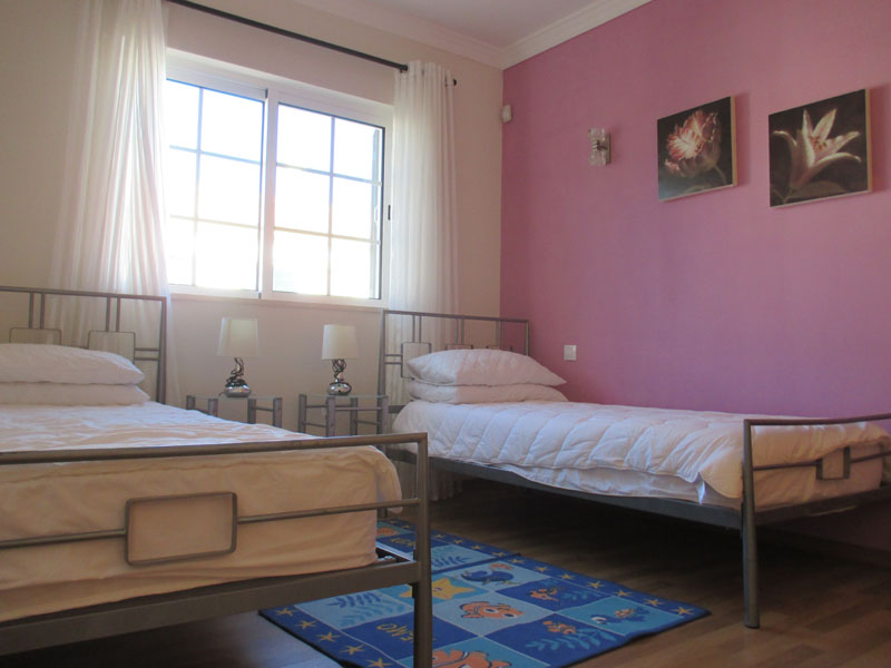 Spacious Townhouse Paderne for rent