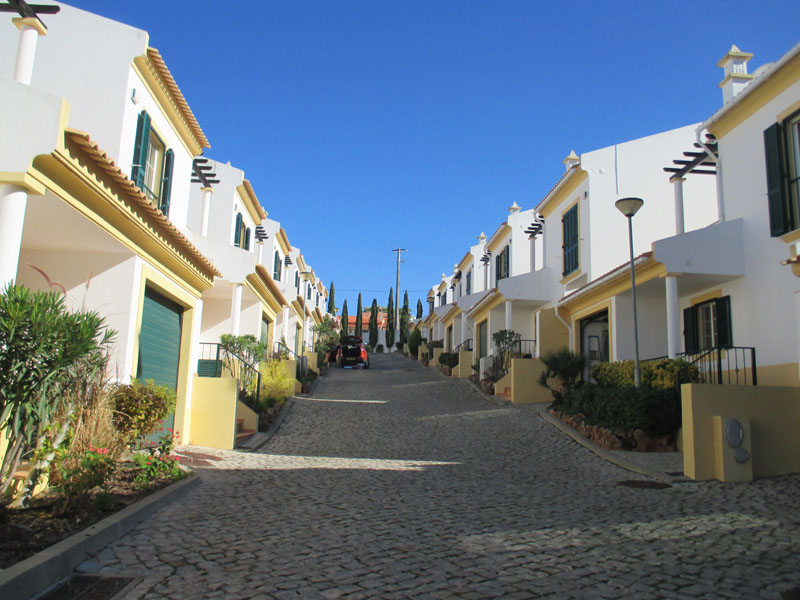 Spacious Townhouse Paderne for rent