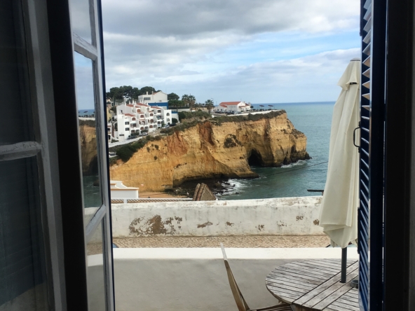 3-bedroom cottage in unbeatable Carvoeiro clifftop location to rent
