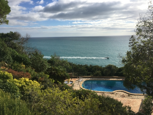 1+1-bedroom cottage in Carvoeiro with stunning views to rent