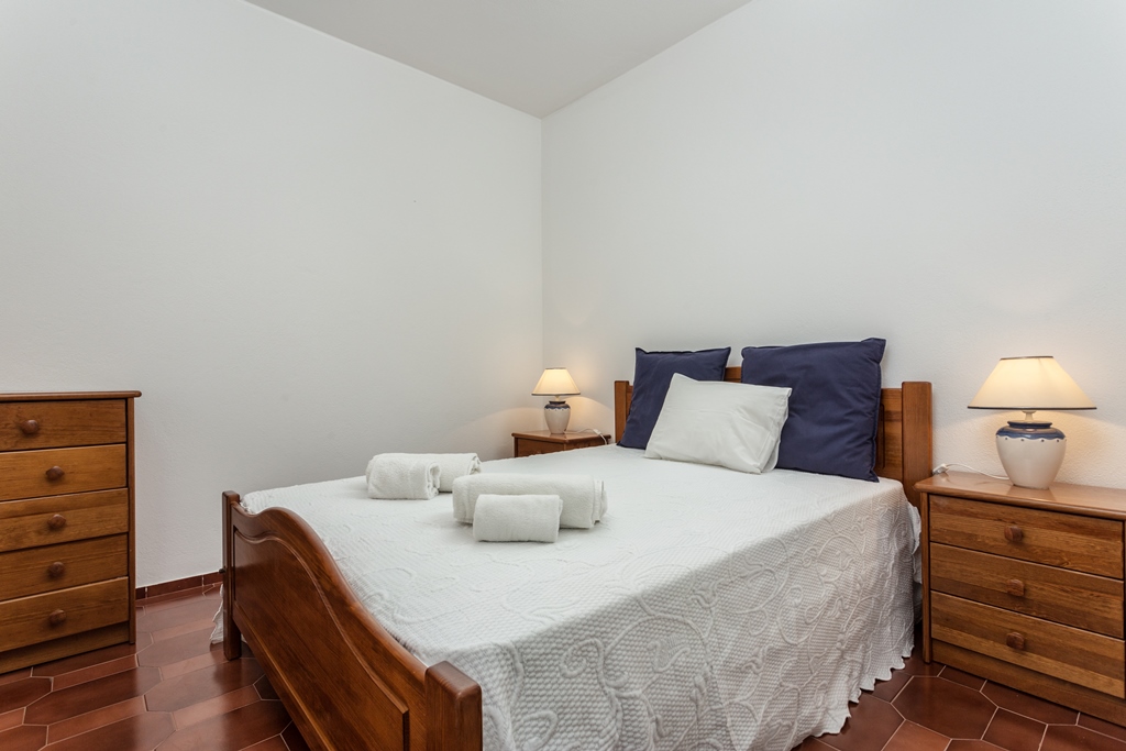 Newly refurbished 2-bedroom apartment in Lagos to rent