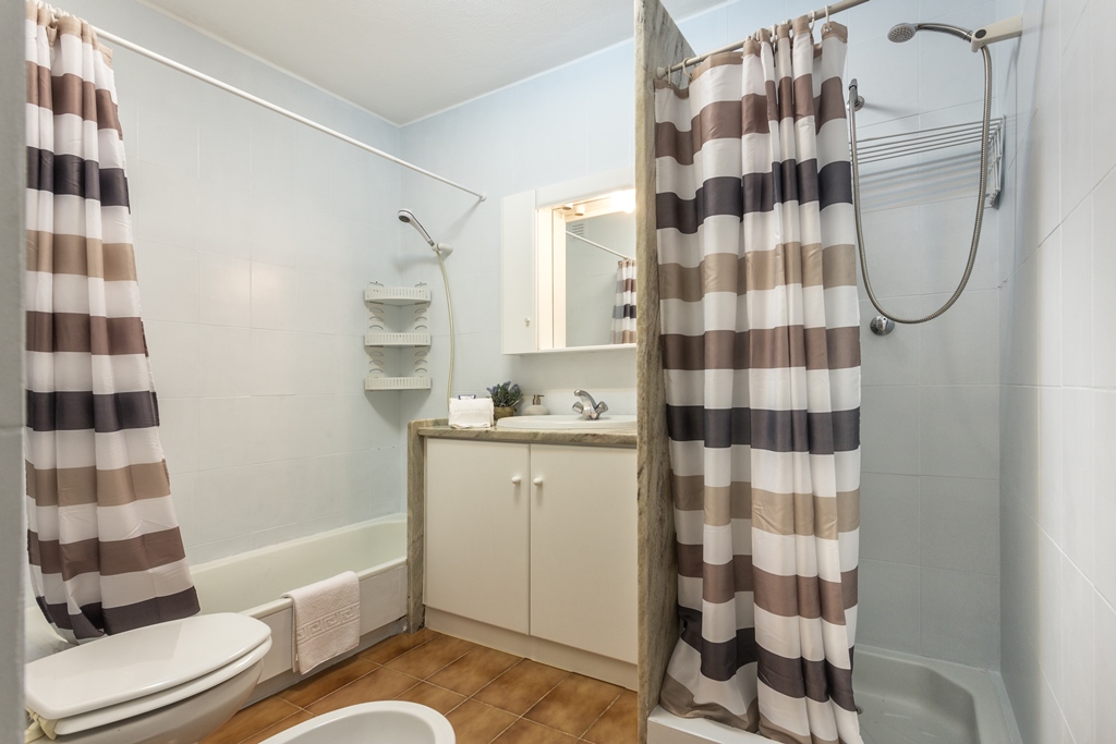 Newly refurbished 2-bedroom apartment in Lagos to rent