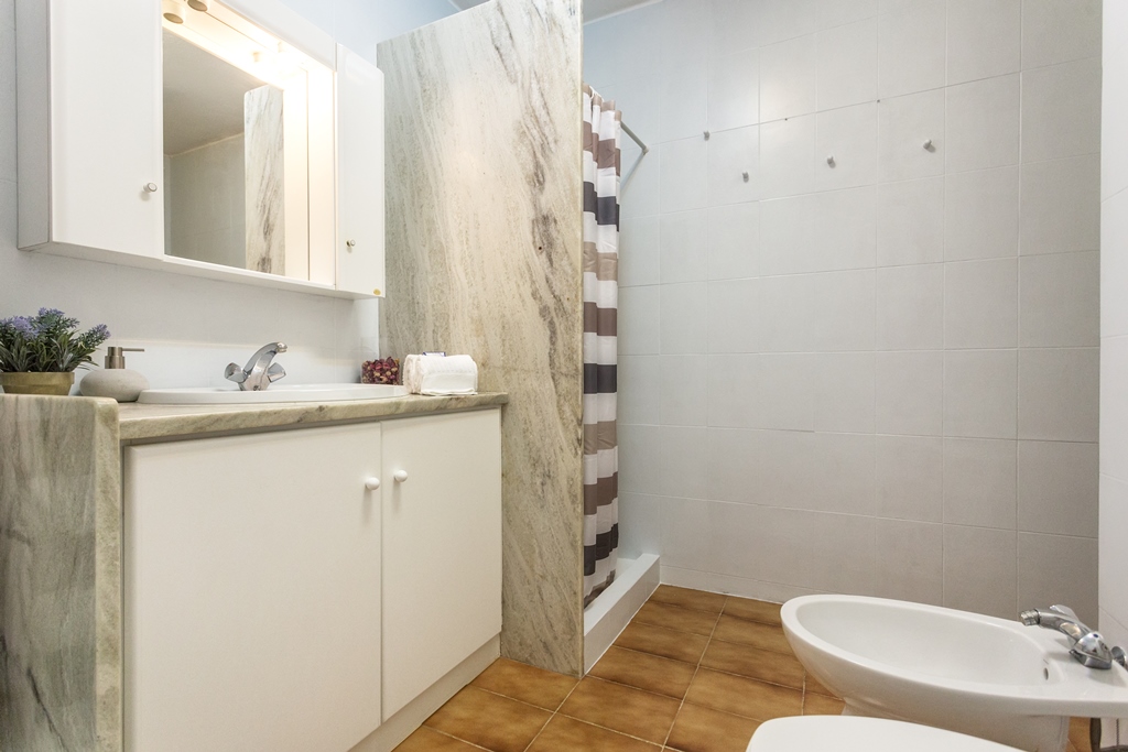 Newly refurbished 2-bedroom apartment in Lagos to rent