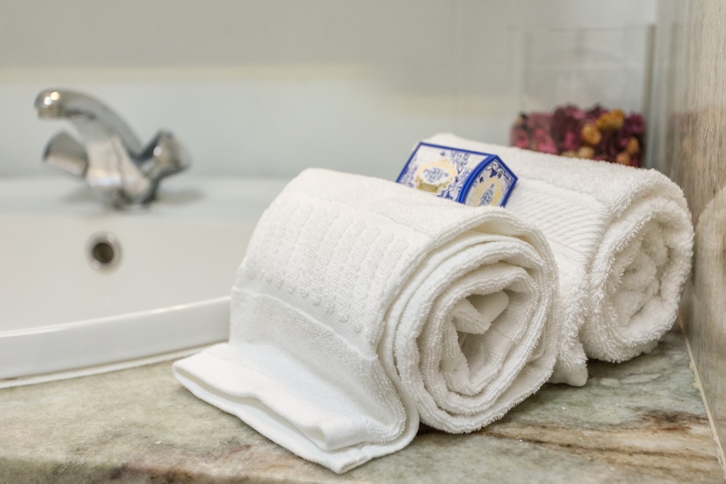 Newly refurbished 2-bedroom apartment in Lagos to rent