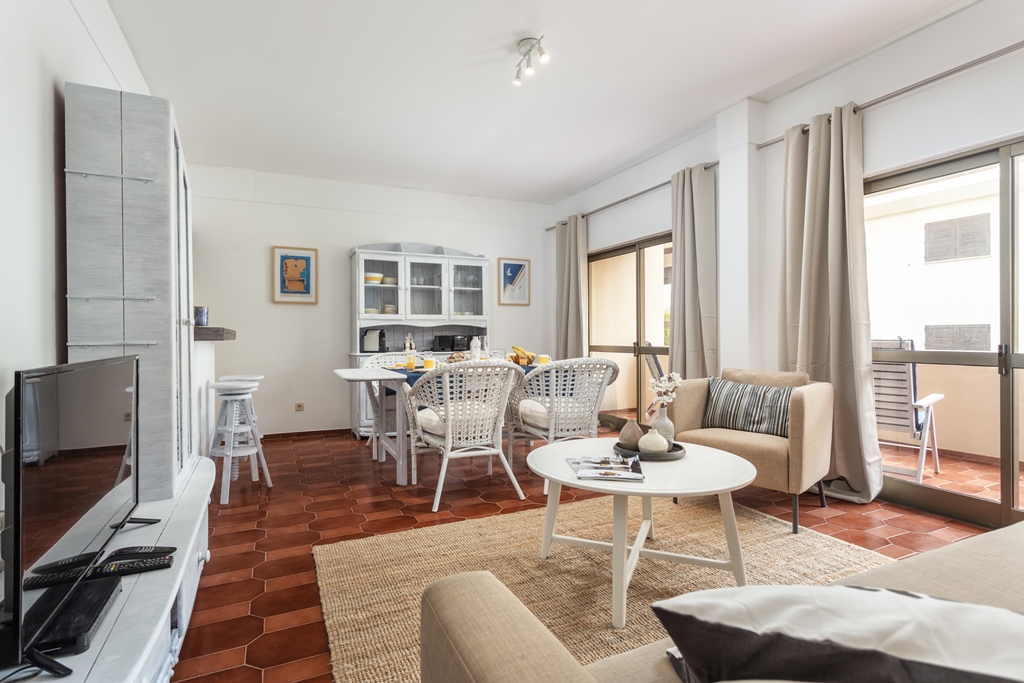 Newly refurbished 2-bedroom apartment in Lagos to rent