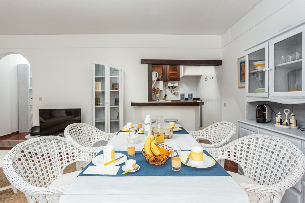 Newly refurbished 2-bedroom apartment in Lagos to rent