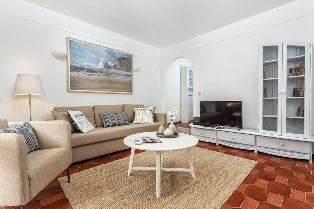 Newly refurbished 2-bedroom apartment in Lagos to rent