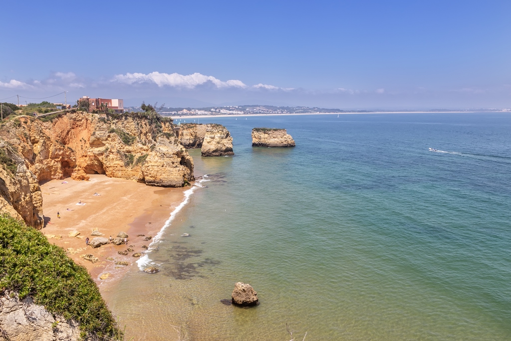 Newly refurbished 2-bedroom apartment in Lagos to rent