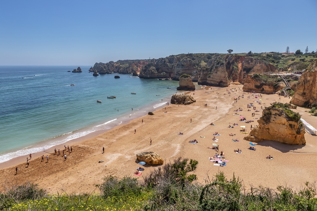 Newly refurbished 2-bedroom apartment in Lagos to rent