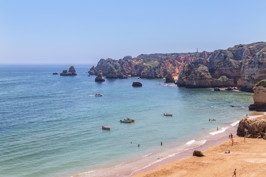 Newly refurbished 2-bedroom apartment in Lagos to rent