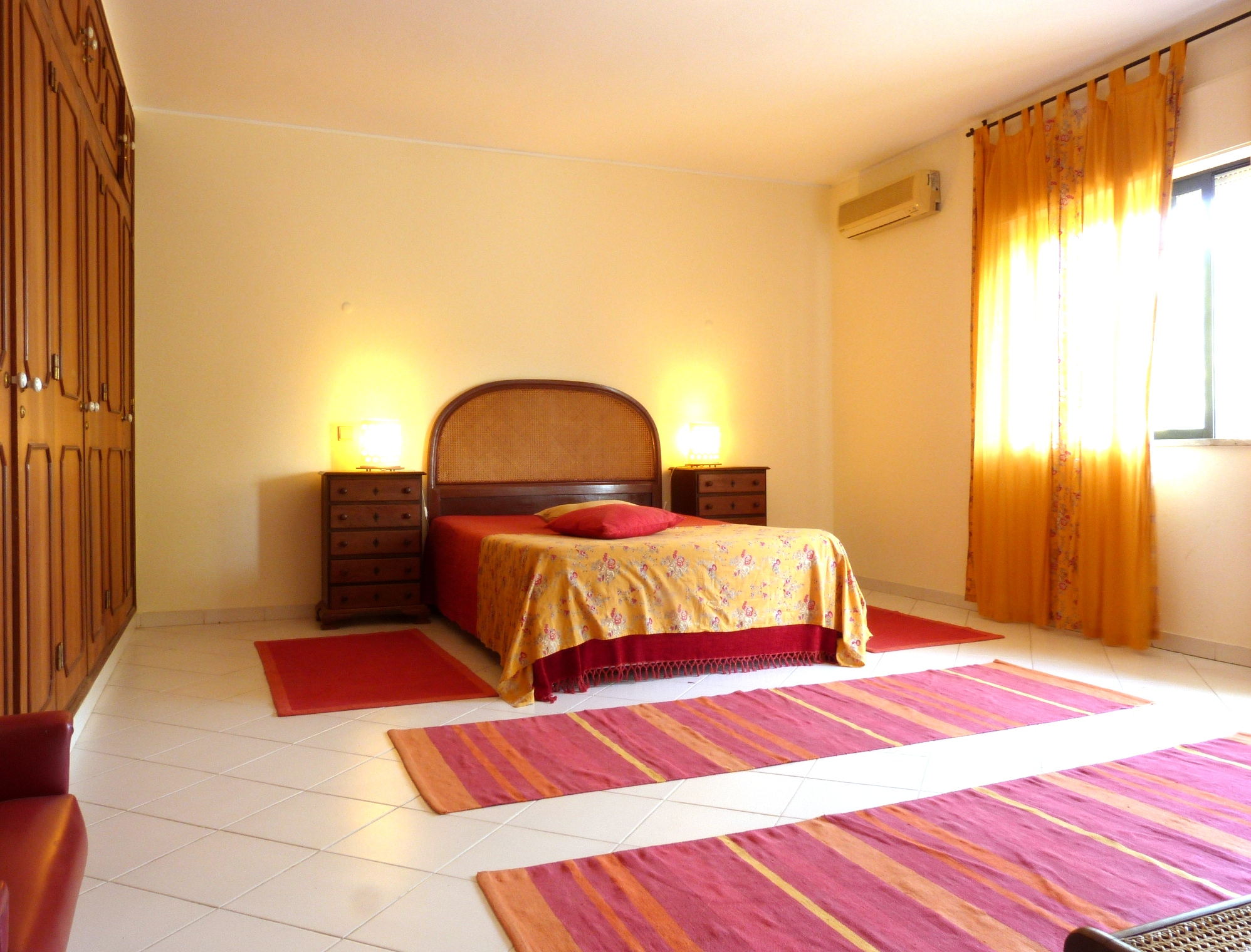 Spacious 5-bedrooms villa located in Alvor for rent