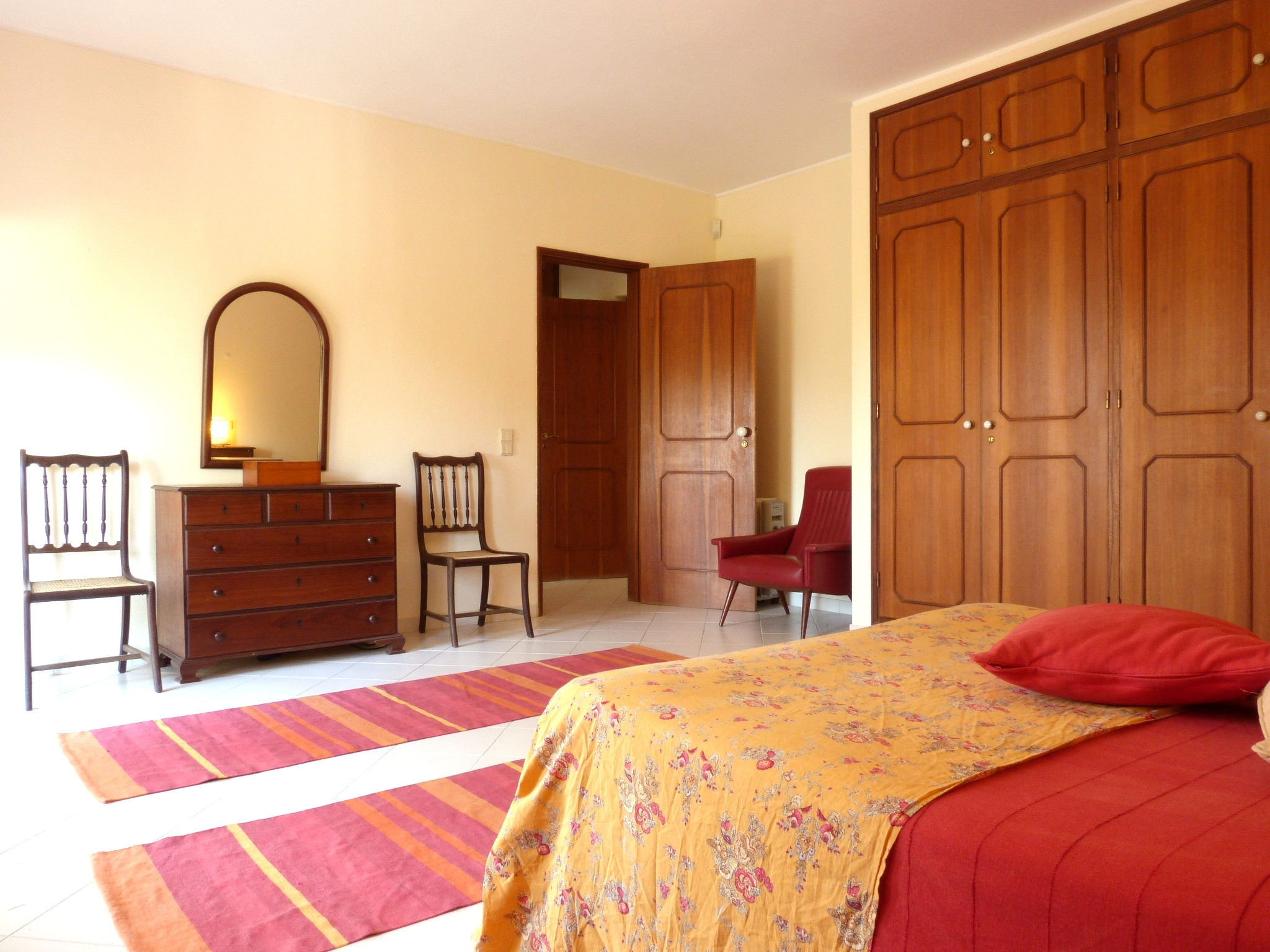 Spacious 5-bedrooms villa located in Alvor for rent