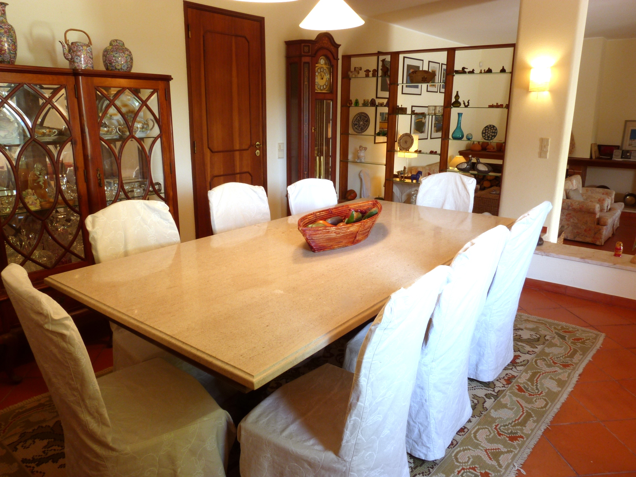 Spacious 5-bedrooms villa located in Alvor for rent