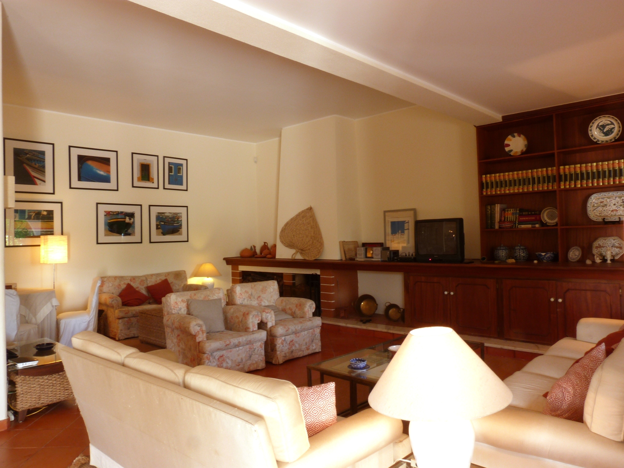 Spacious 5-bedrooms villa located in Alvor for rent