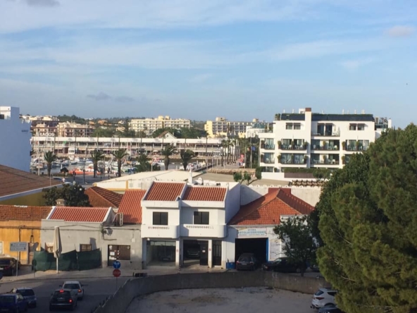 Refurbished 2-bedroom apartment in central location for rent