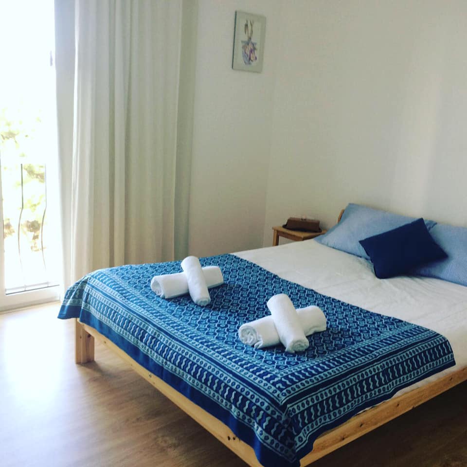 Refurbished 2-bedroom apartment in central location for rent