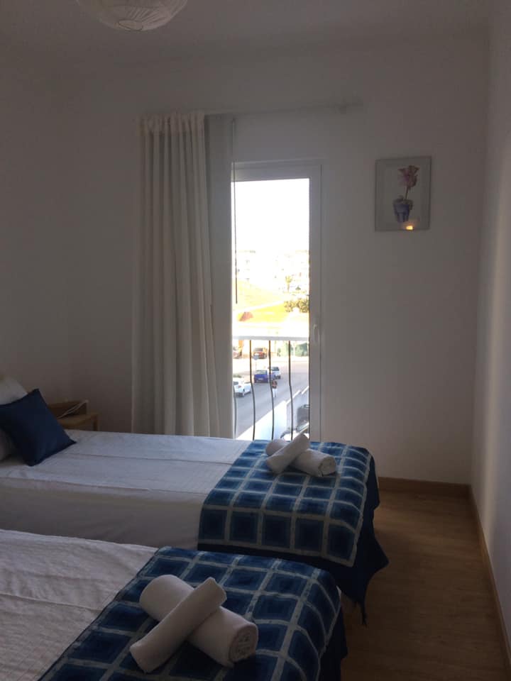 Refurbished 2-bedroom apartment in central location for rent