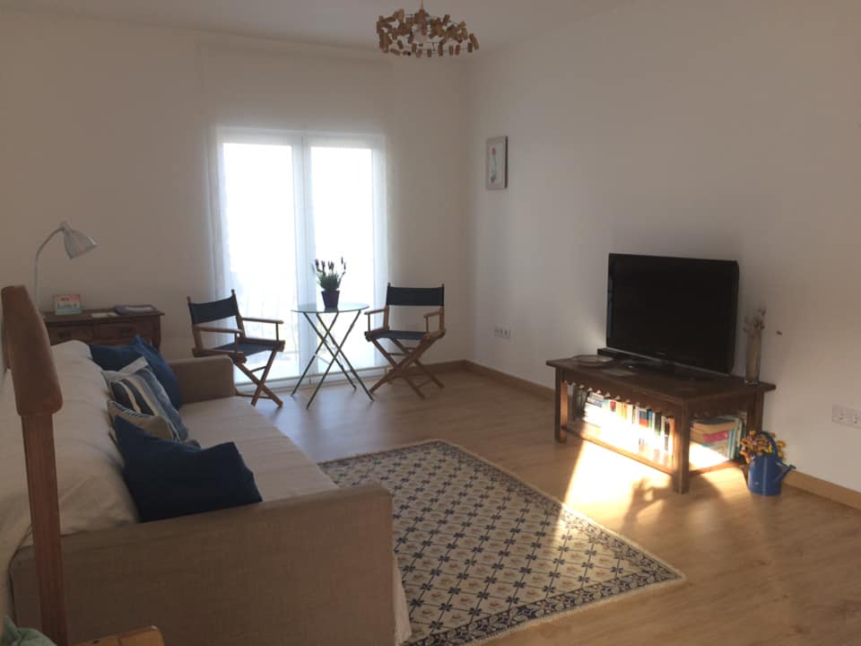 Refurbished 2-bedroom apartment in central location for rent