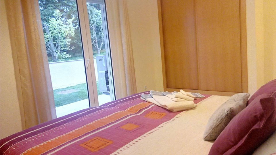 Refurbished 2-bedroom apartment in central location for rent