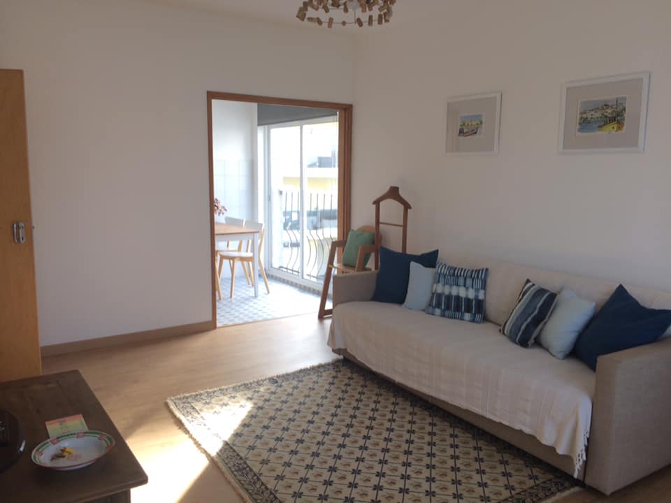 Refurbished 2-bedroom apartment in central location for rent