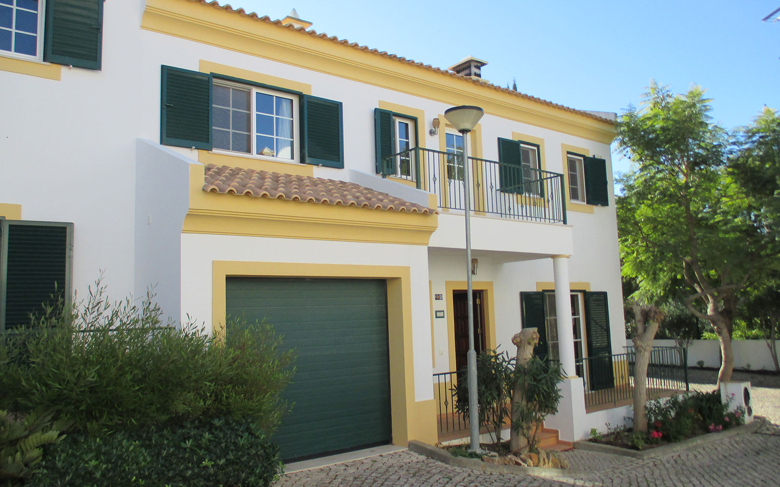 Spacious Townhouse Paderne for rent