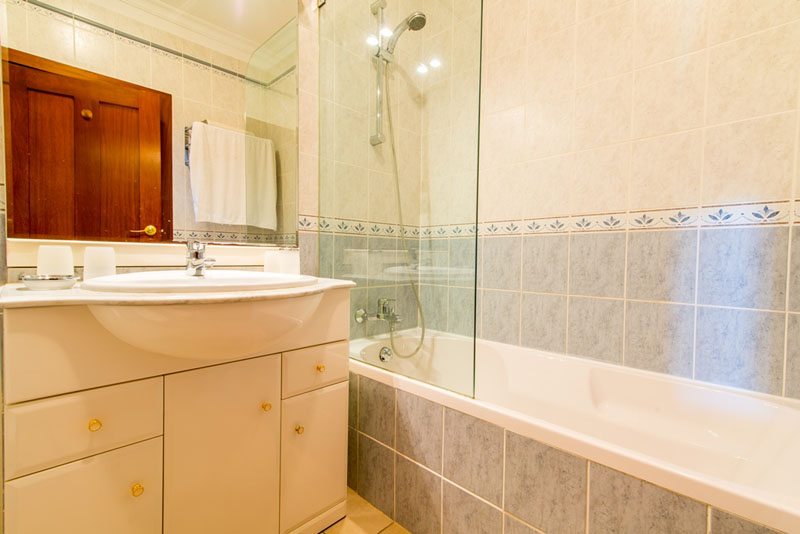 Stunning 4-Bedroom Townhouse Great Views for rent