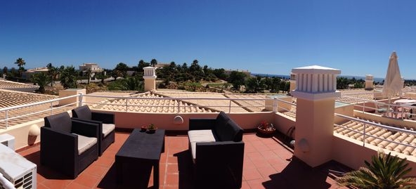 Traditional 2-bedroom townhouse in Carvoeiro to rent