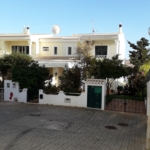 Contemporary 3-bedroom semi-detached townhouse to rent