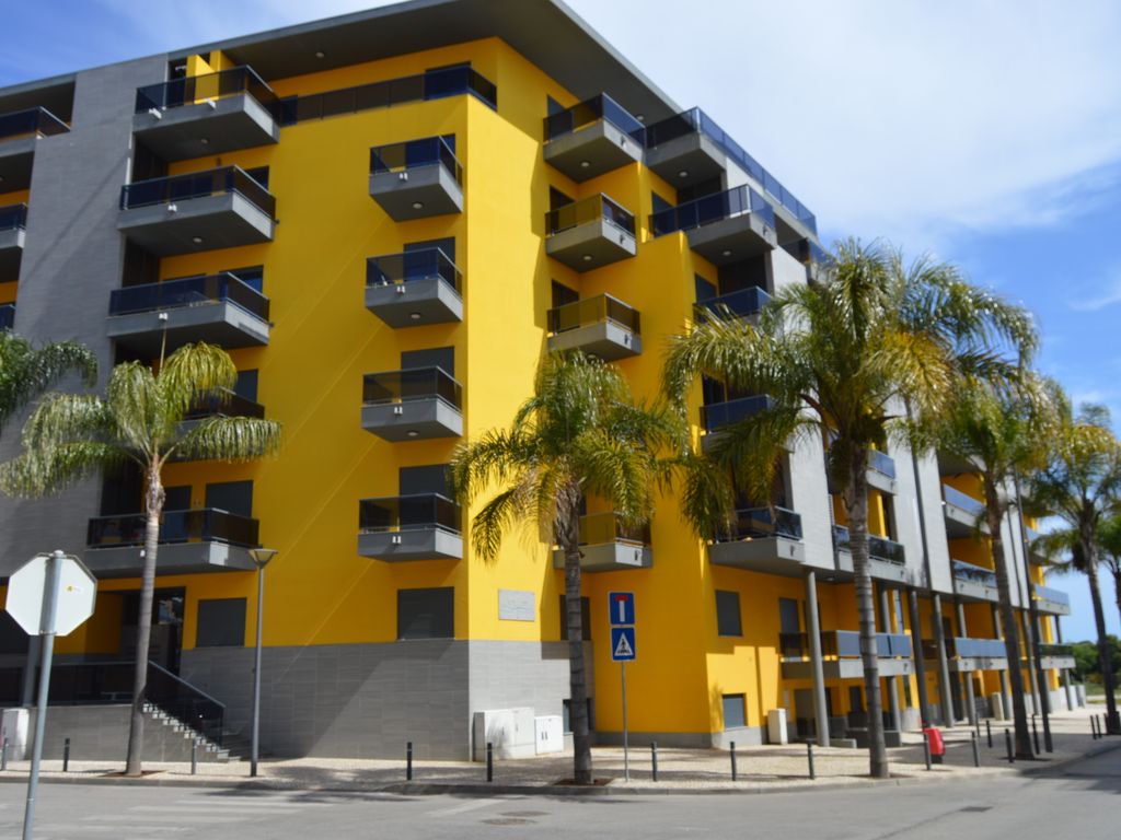 Modern 2-bedroom apartment in Quarteira rent