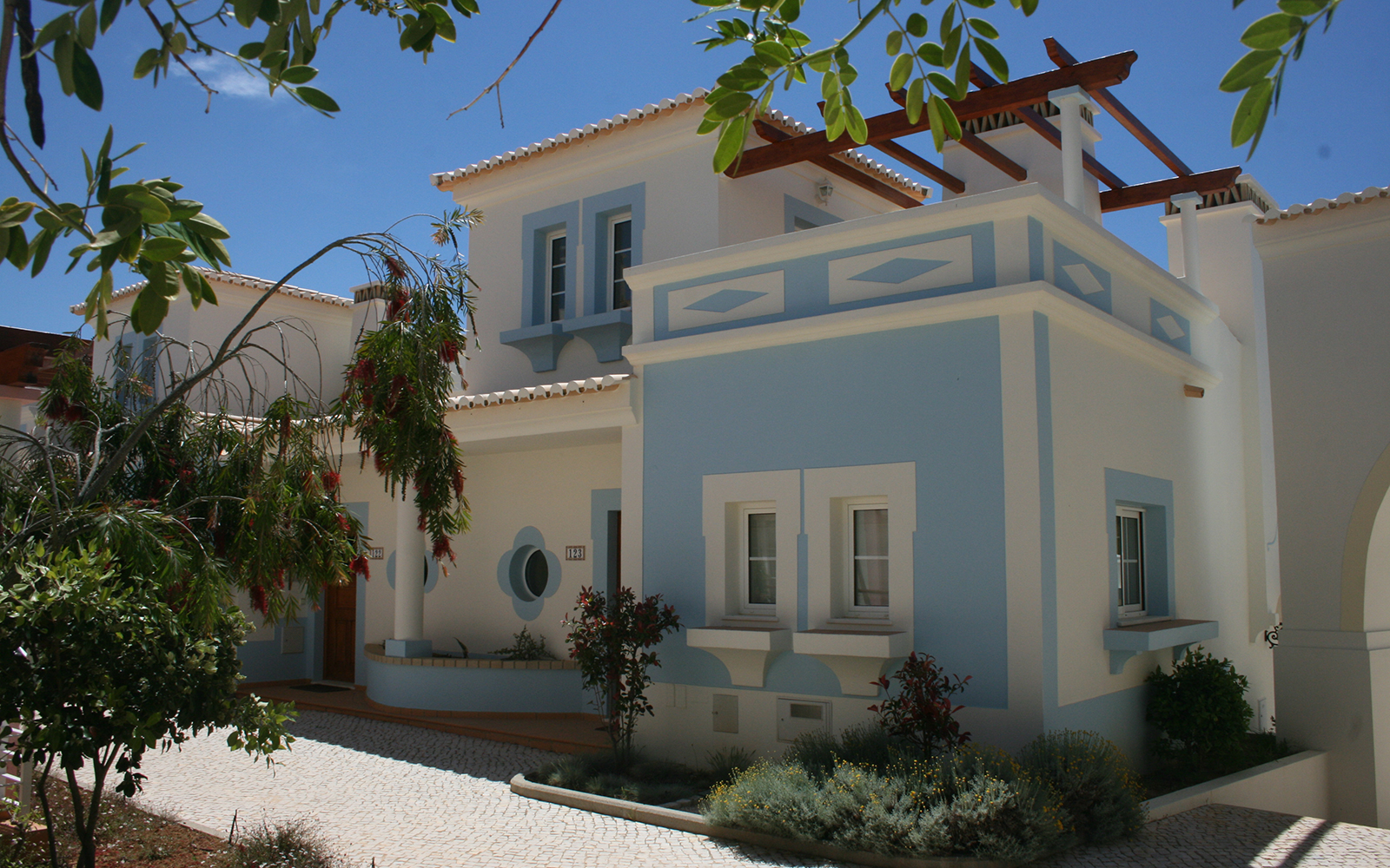 Algarve Long Lets Properties budens townhouse algarve properties for rent for sale