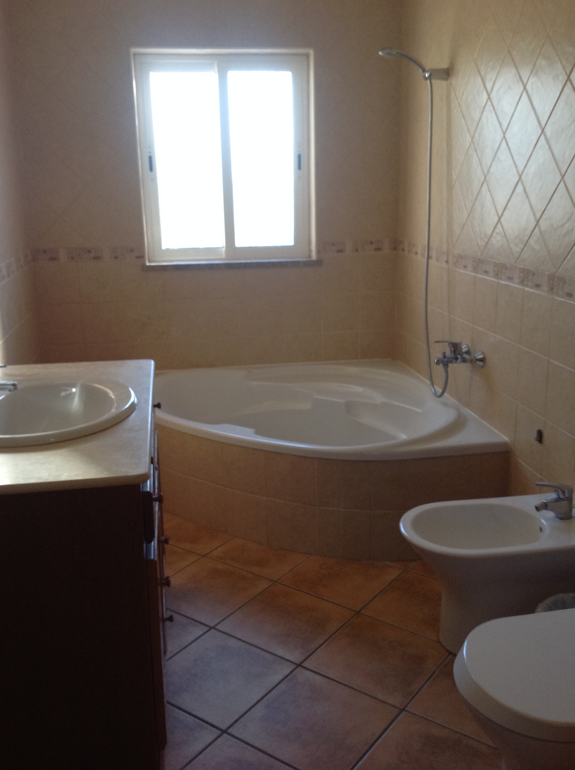 Fantastic 4-bedroom villa in countryside location to rent