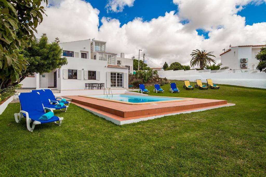 Excellent 3-bedroom villa in Luz with sea views to rent