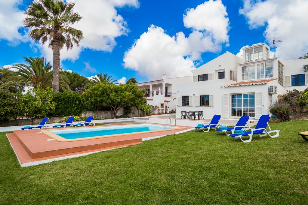 Excellent 3-bedroom villa in Luz with sea views to rent