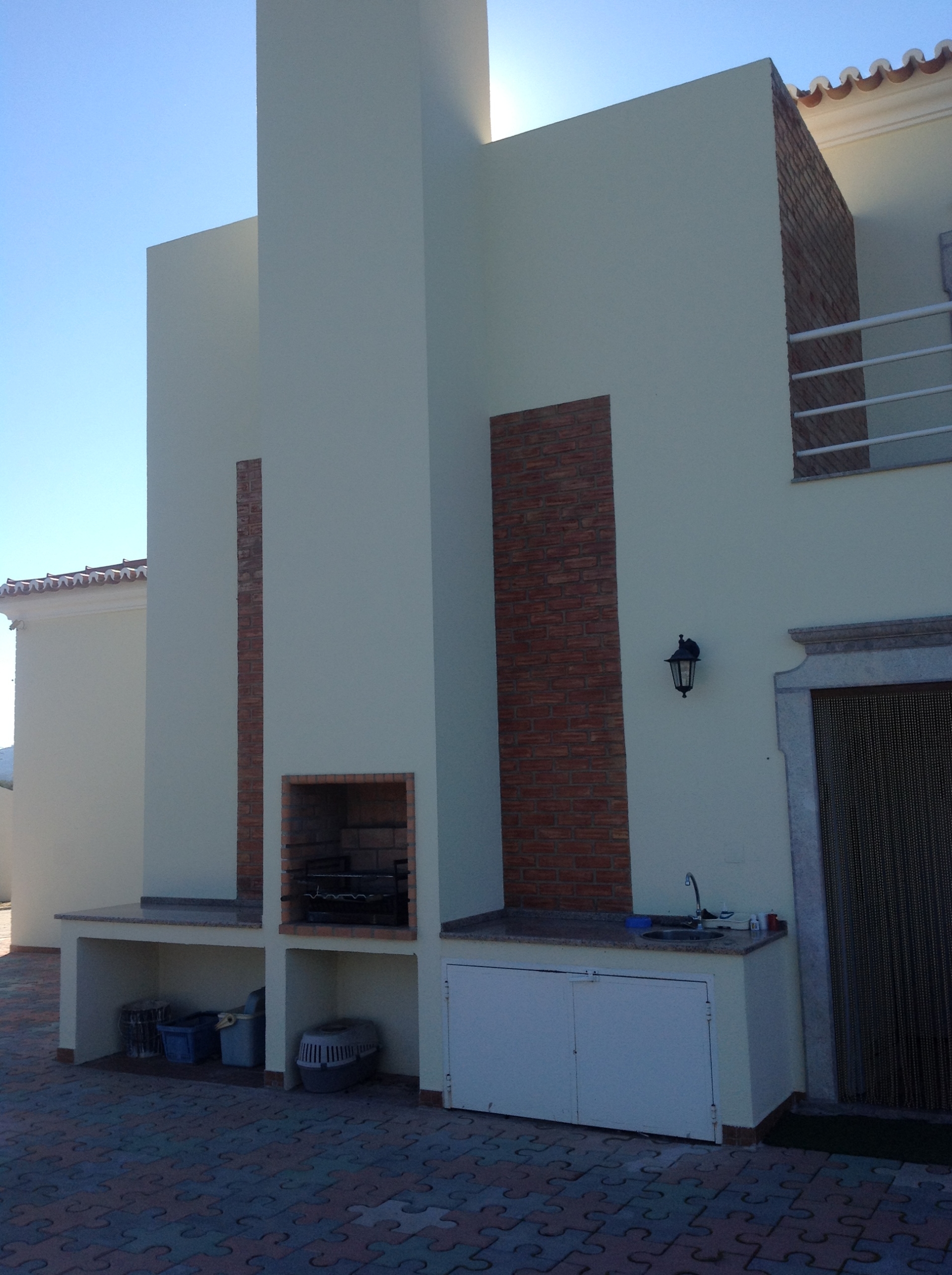 Fantastic 4-bedroom villa in countryside location to rent