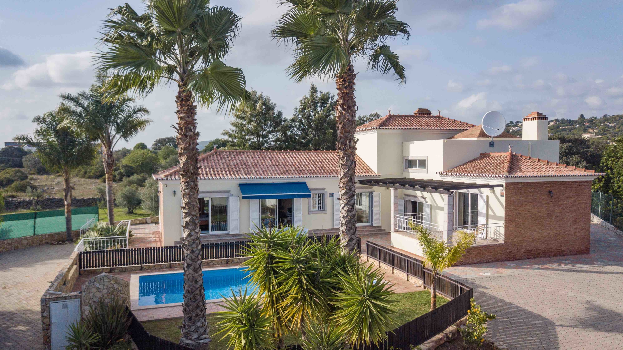 Fantastic 4-bedroom villa in countryside location to rent