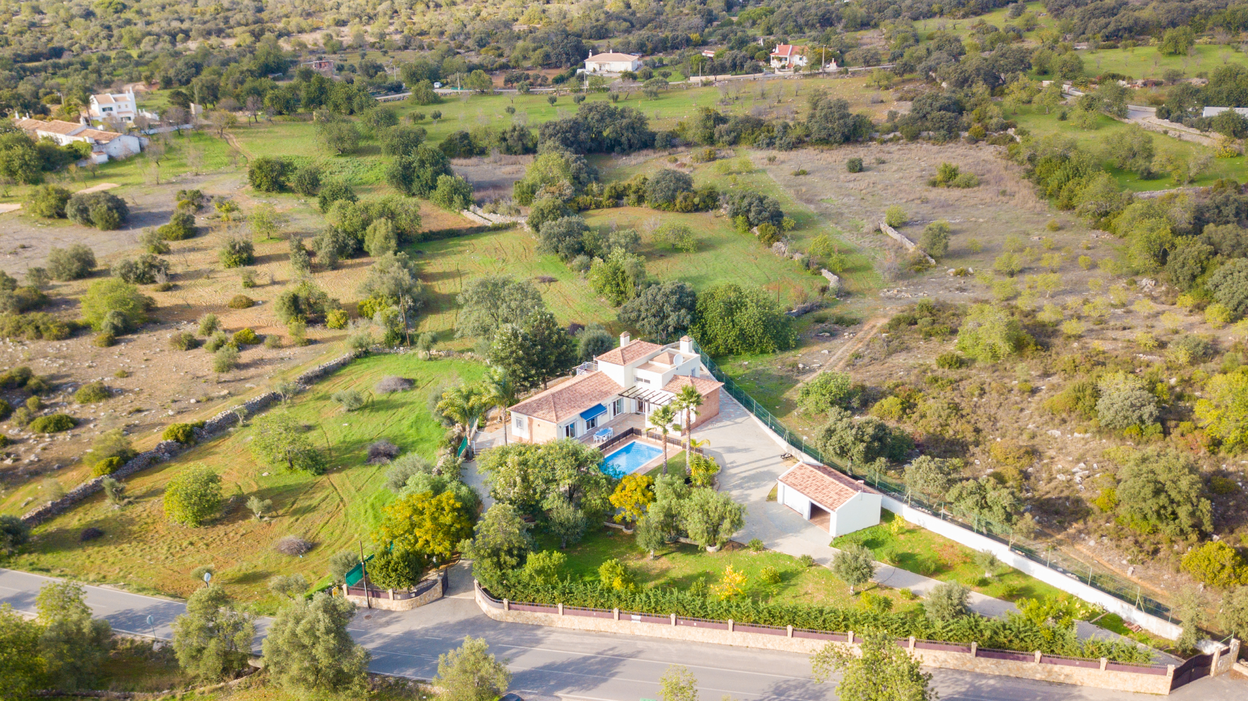 Fantastic 4-bedroom villa in countryside location to rent