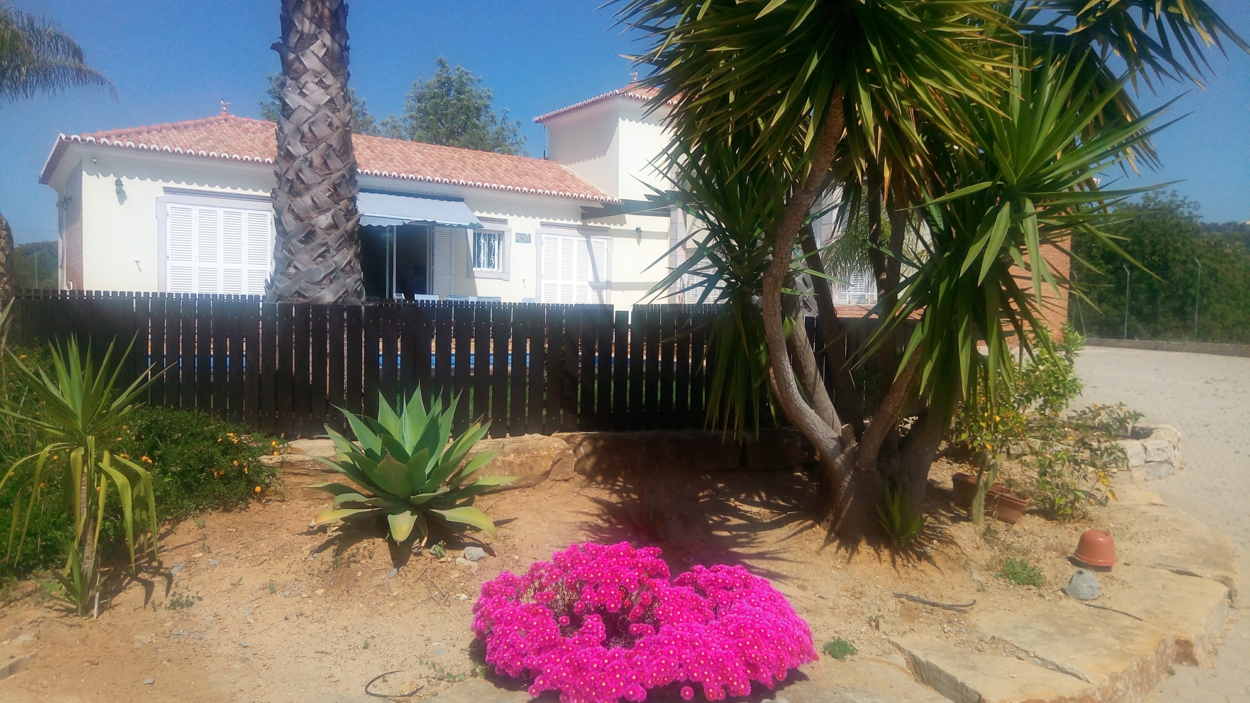 Fantastic 4-bedroom villa in countryside location to rent