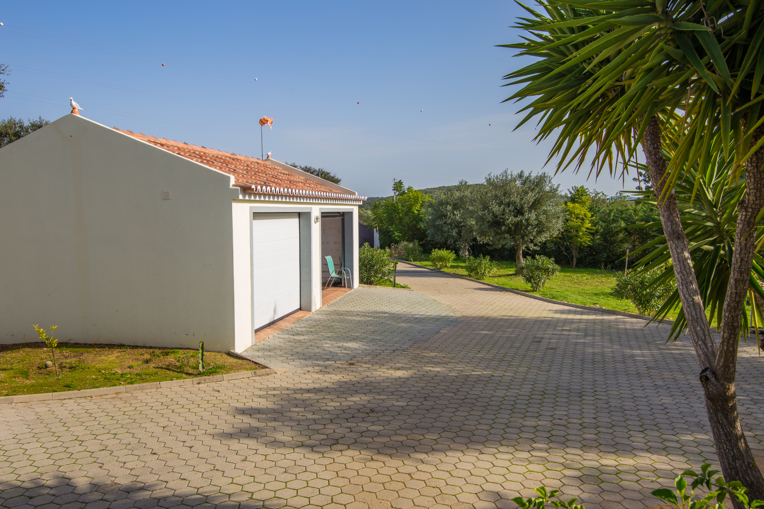 Fantastic 4-bedroom villa in countryside location to rent