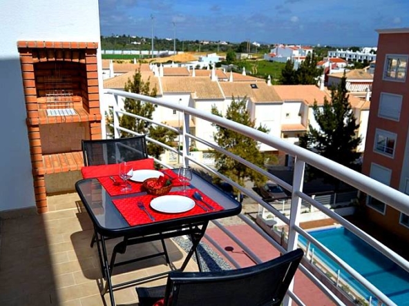 Nicely decorated 2-bedroom apartment in Armação to rent