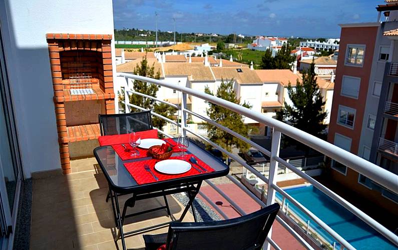 Nicely decorated 2-bedroom apartment in Armação to rent