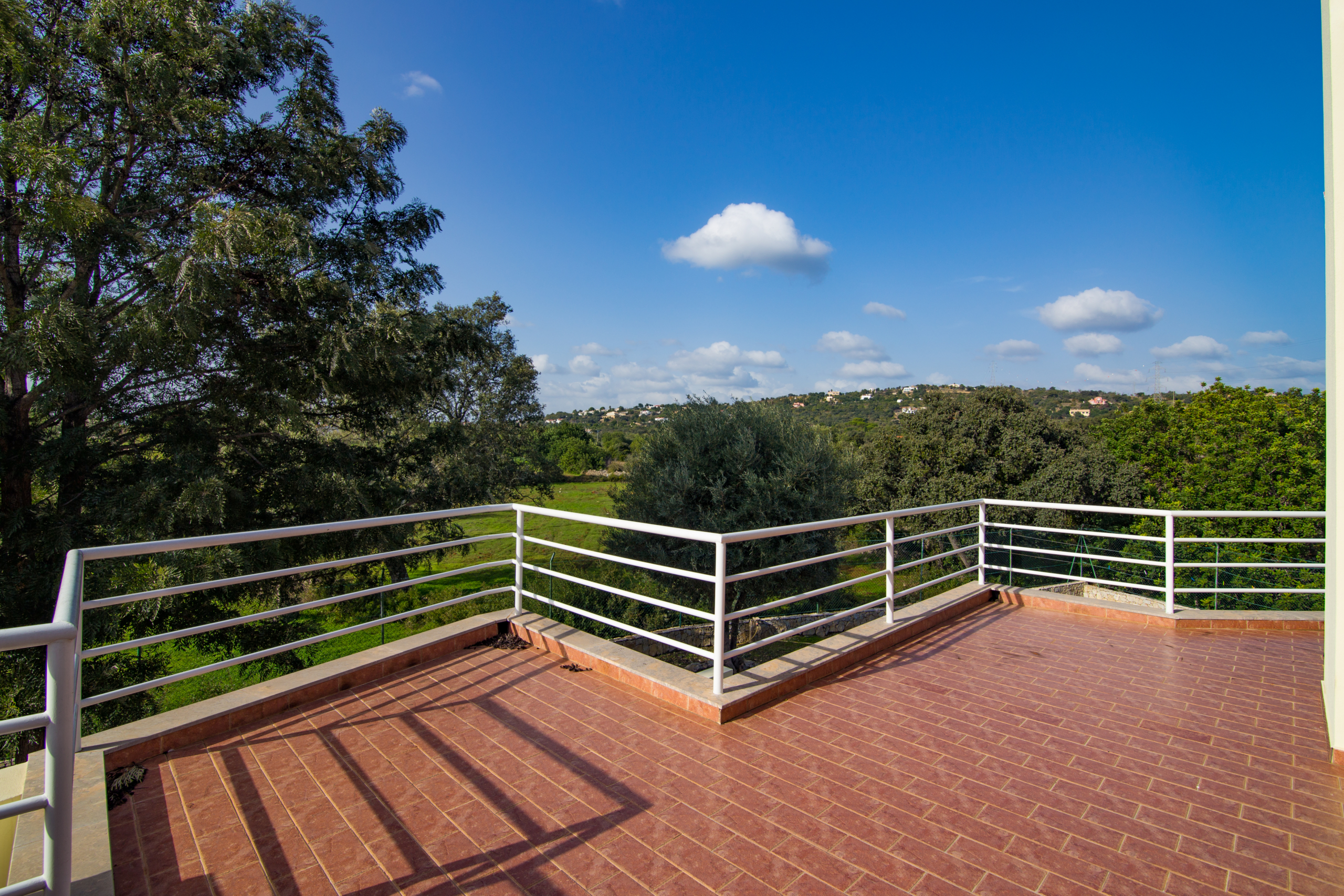 Fantastic 4-bedroom villa in countryside location to rent