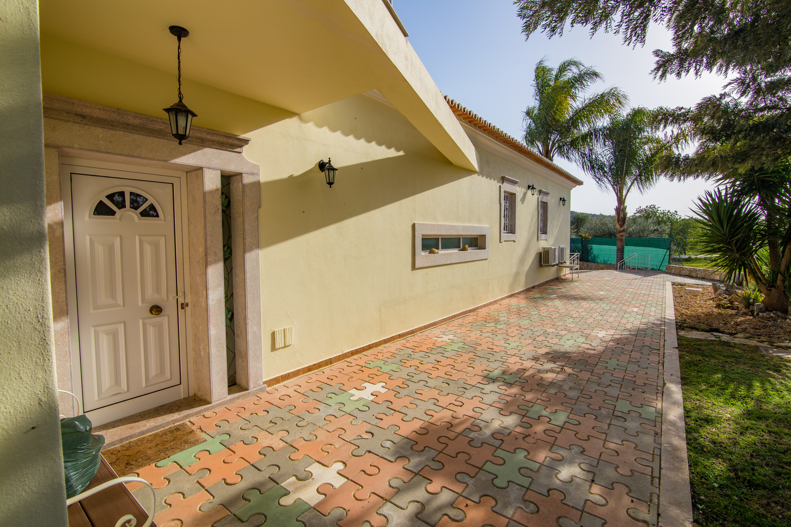 Fantastic 4-bedroom villa in countryside location to rent