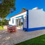 Modern 2-bedroom cottage in Luz to rent