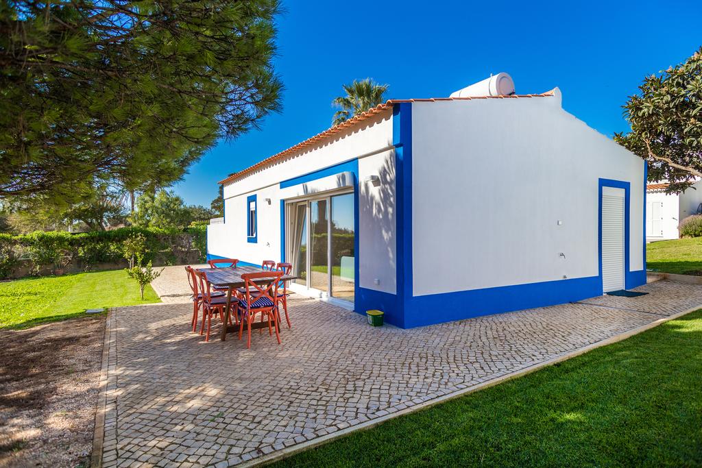 Modern 2-bedroom cottage in Luz to rent