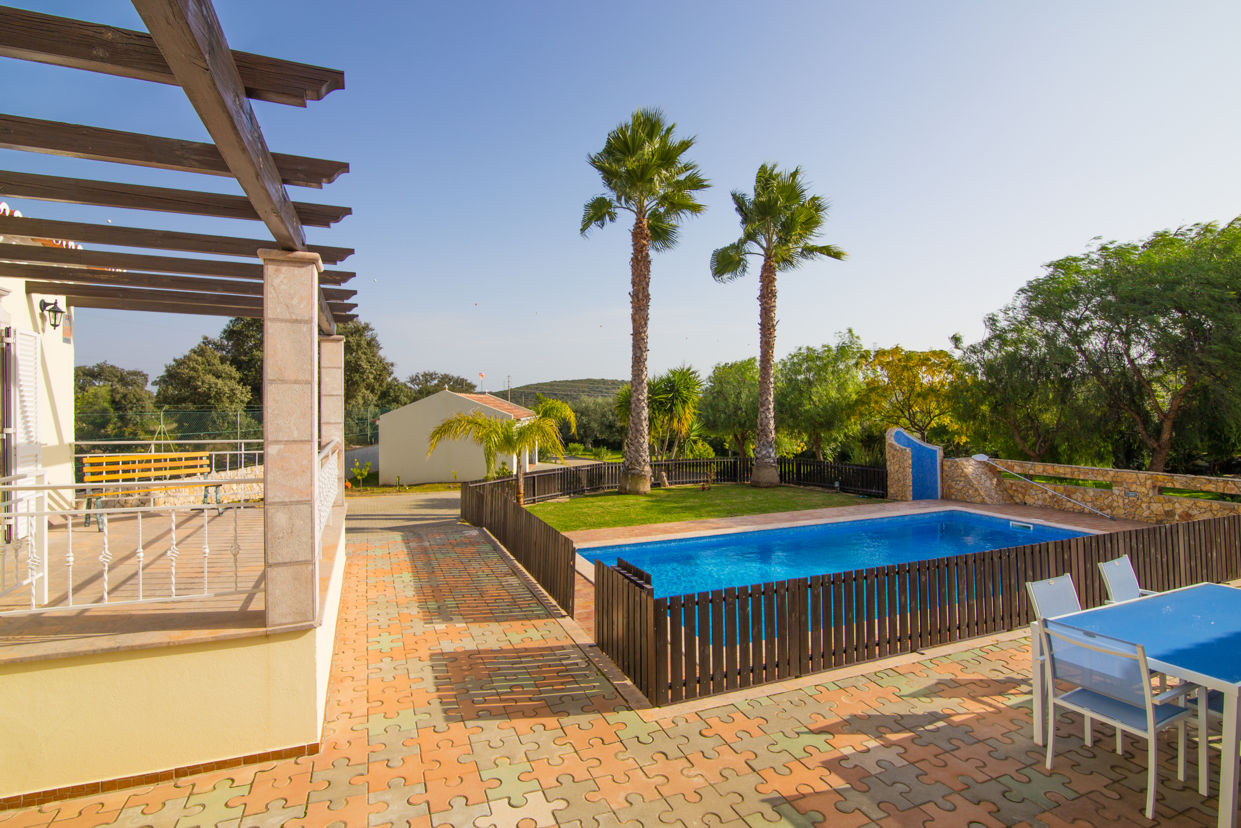 Fantastic 4-bedroom villa in countryside location to rent