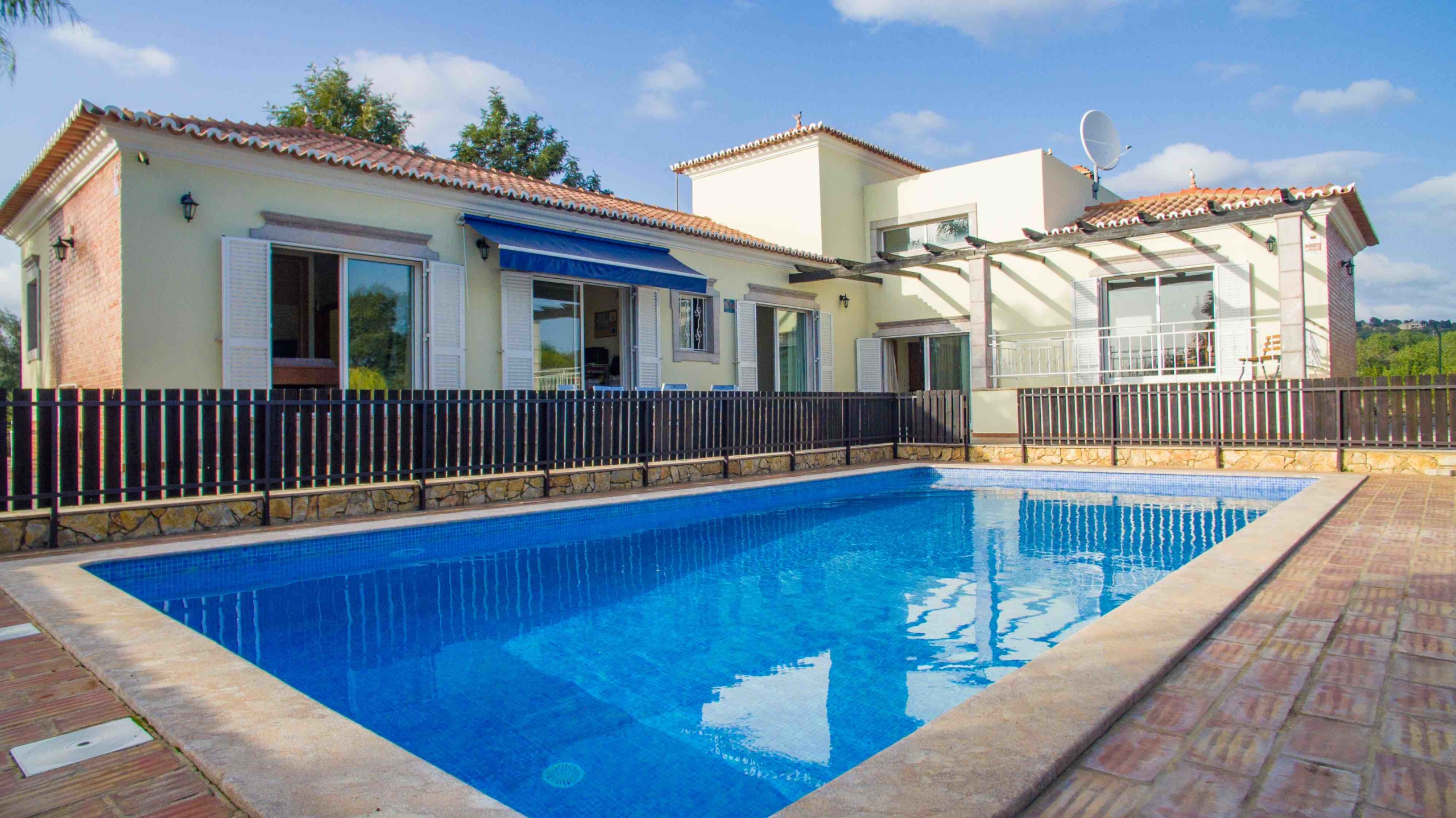 Fantastic 4-bedroom villa in countryside location to rent