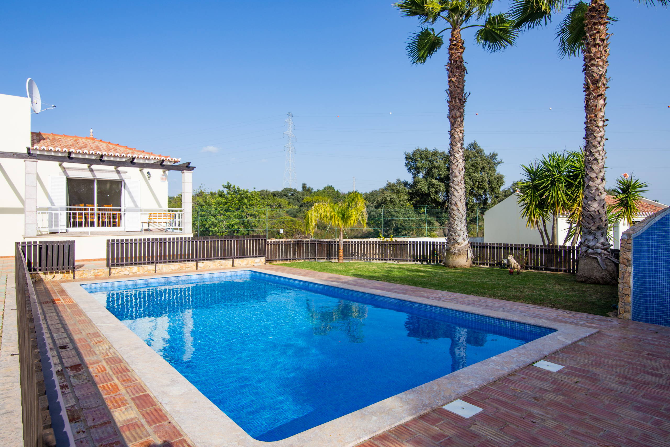 Fantastic 4-bedroom villa in countryside location to rent