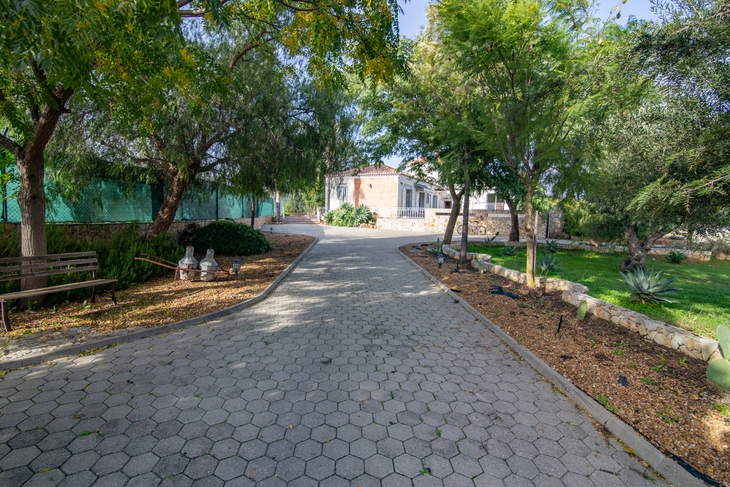 Fantastic 4-bedroom villa in countryside location to rent