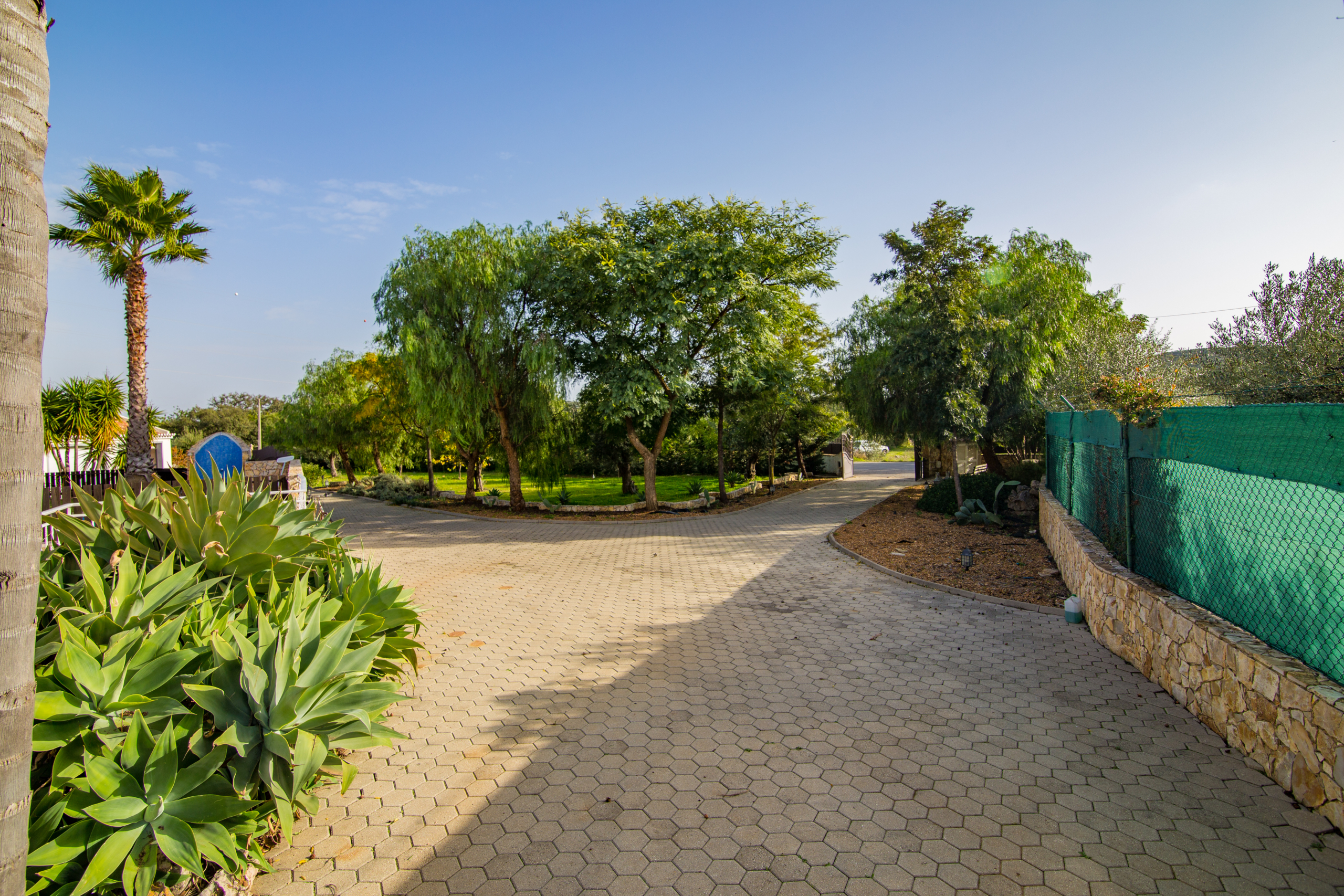 Fantastic 4-bedroom villa in countryside location to rent